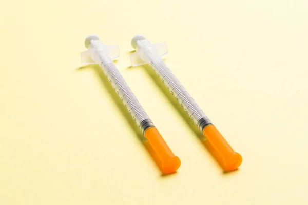 Ovanifrån Insulinsprutor Redo För Injektion Färgglad Bakgrund Diabeteskoncept Med Kopieringsutrymme — Stockfoto