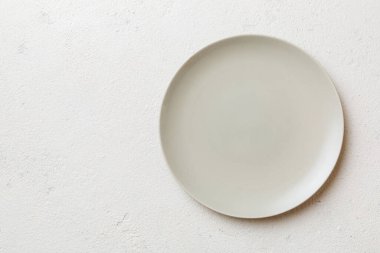 Beton zemin üzerinde boş ışık plakası üst görünümü. Tasarımın için boş boşluk.