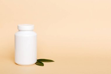 İlaçlar, ilaç şişesi, sağlık ve tıbbi destek. Vitamin hapları. Yeşil yapraklı vitaminler, doğal organik biyo takviyeler, fotokopi alanı..