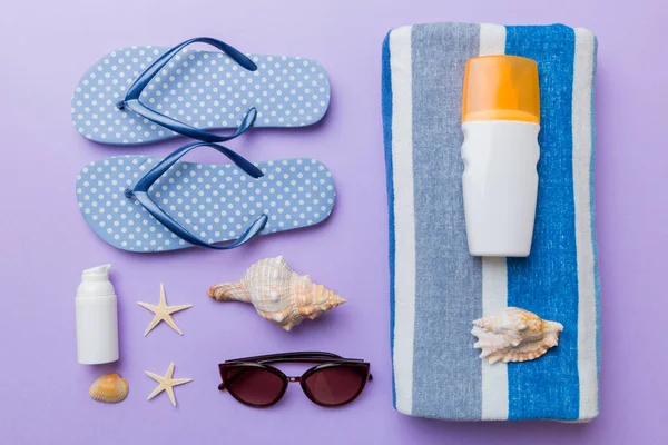 Zomervakantie Concept Plat Lag Strand Accessoires Handdoek Bovenaanzicht Ruimte Voor — Stockfoto