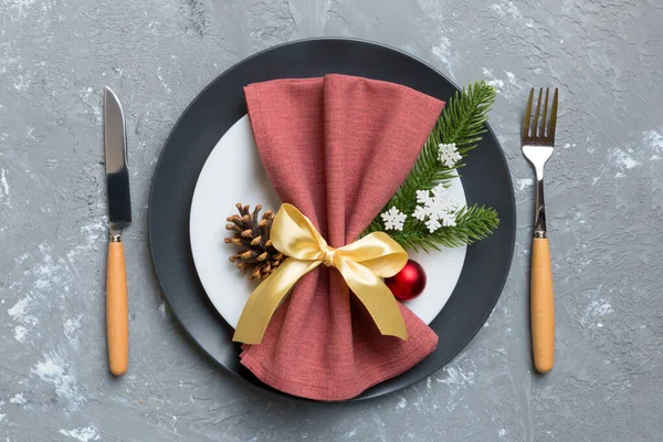 Juego Mesa Navidad Con Decoración Navideña Platos Kine Tenedor Cuchara — Foto de Stock