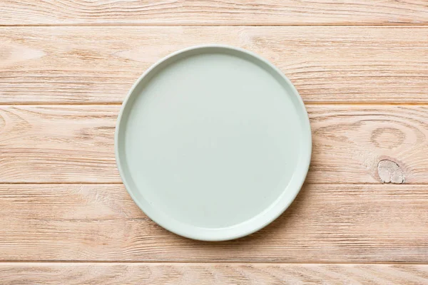 배경에 빈파란 접시의 당신의 디자인을 — 스톡 사진