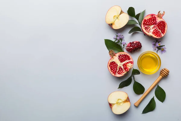 Renkli Arka Planda Yahudi Rosh Hashanah Bayramı Sembolleri Olan Düz — Stok fotoğraf