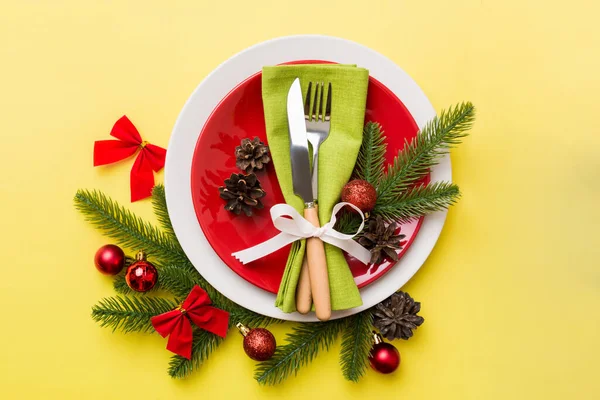 Kerst Tafelschikking Met Kerst Decor Borden Koeien Vork Lepel Kerstvakantie — Stockfoto