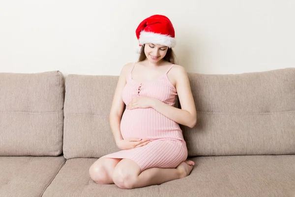 Nette Glückliche Schwangere Frau Kleid Hause Weihnachtsmann Hut Mutter Mit — Stockfoto