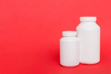 İlaçlar, ilaç şişesi, sağlık ve tıbbi destek. Vitamin hapları. Yeşil yapraklı vitaminler, doğal organik biyo takviyeler, fotokopi alanı..