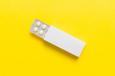 Boş Beyaz Ürün Paket Model Kutusu. Kabarcık görünümlü boş ilaç kutusunu aç.