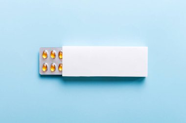 Boş Beyaz Ürün Paket Model Kutusu. Omega kabarcıklı üst görüşlü boş ilaç kutusunu aç.