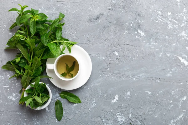Tasse Minztee Auf Tischhintergrund Grüner Tee Mit Frischer Minze Von — Stockfoto