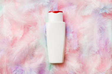 Spa kozmetik ürünleri, krem şişeleri, markalaşma modelleri, tüylü üst manzara. Düz yatıyordu.