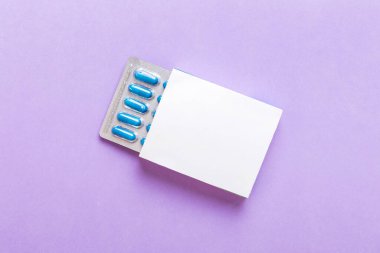 Boş Beyaz Ürün Paket Model Kutusu. Kabarcık görünümlü boş ilaç kutusunu aç.