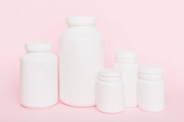 İlaçlar, ilaç şişesi, sağlık ve tıbbi destek. Vitamin hapları. Yeşil yapraklı vitaminler, doğal organik biyo takviyeler, fotokopi alanı..