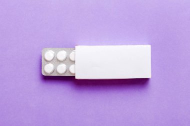 Boş Beyaz Ürün Paket Model Kutusu. Kabarcık görünümlü boş ilaç kutusunu aç.