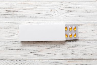 Boş Beyaz Ürün Paket Model Kutusu. Omega kabarcıklı üst görüşlü boş ilaç kutusunu aç.