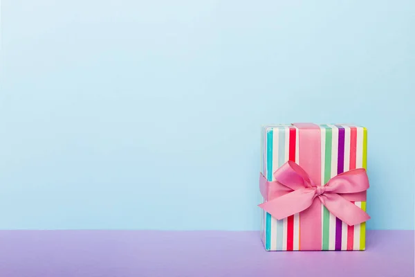 Holiday Paper Present Tied Pink Ribbon Bow Top View Copy — 스톡 사진