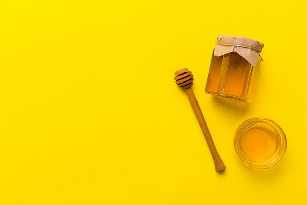 Glazen Pot Honing Met Houten Motregen Gekleurde Achtergrond Honingpot Dipper — Stockfoto