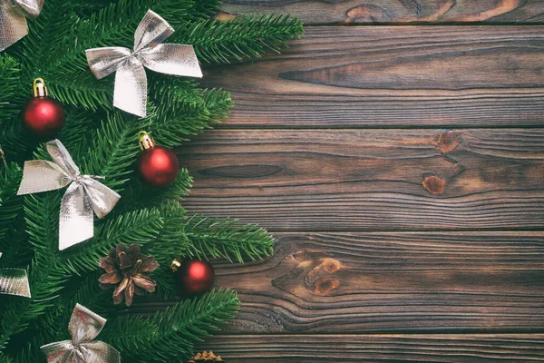 Weihnachtlicher Hintergrund Mit Tannenzweigen Und Weihnachtsdekor Ansicht Von Oben Kopierraum — Stockfoto