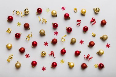 Christmas composition. a pattern of christmas balls on colored background. Flat lay, top view New year decor.
