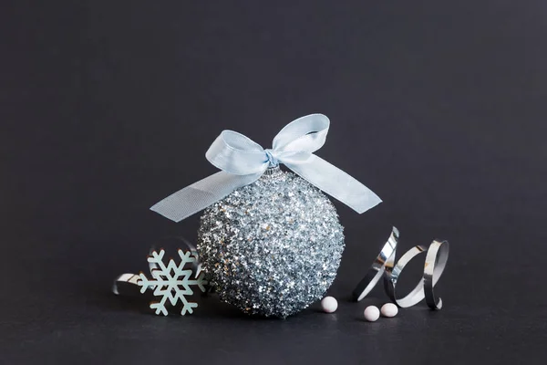 Christmas Ball Colored Background Decoration Bauble Ribbon Bow Copy Space — ストック写真