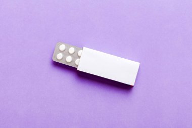 Boş Beyaz Ürün Paket Model Kutusu. Kabarcık görünümlü boş ilaç kutusunu aç.