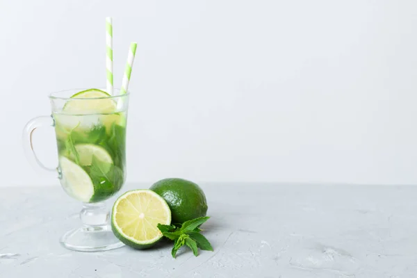 Mojito Summer Refreshing Cocktail Ice Mint Mojito Cocktail Lime Lemon — Stock Photo, Image