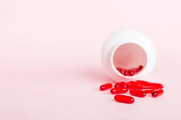 Red Pills Spilled Pill Bottle Medicines Prescription Pills Flat Lay — Fotografia de Stock