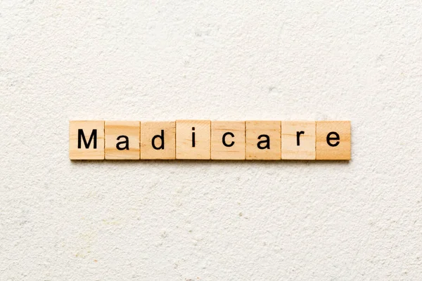 Medicare Wort Auf Holzblock Geschrieben Medicare Text Auf Dem Tisch — Stockfoto