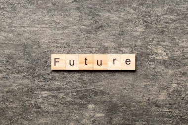 Tahta blokta yazılı gelecek kelime. Çimento masasında gelecek metni desing, konsept.