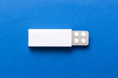 Boş Beyaz Ürün Paket Model Kutusu. Kabarcık görünümlü boş ilaç kutusunu aç.