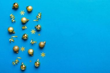 Christmas composition. a pattern of christmas balls on colored background. Flat lay, top view New year decor.