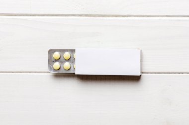 Boş Beyaz Ürün Paket Model Kutusu. Kabarcık görünümlü boş ilaç kutusunu aç.