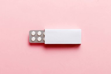 Boş Beyaz Ürün Paket Model Kutusu. Kabarcık görünümlü boş ilaç kutusunu aç.