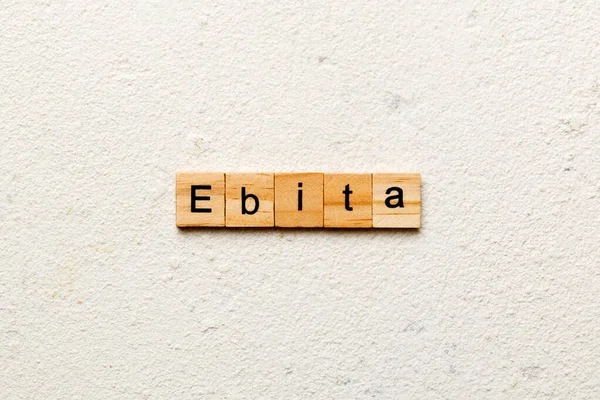 Ebita Wort Auf Holzblock Geschrieben Ebita Text Auf Zementtisch Für — Stockfoto