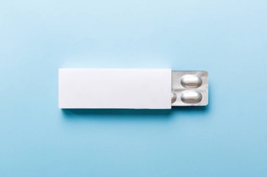 Boş Beyaz Ürün Paket Model Kutusu. Kabarcık görünümlü boş ilaç kutusunu aç.