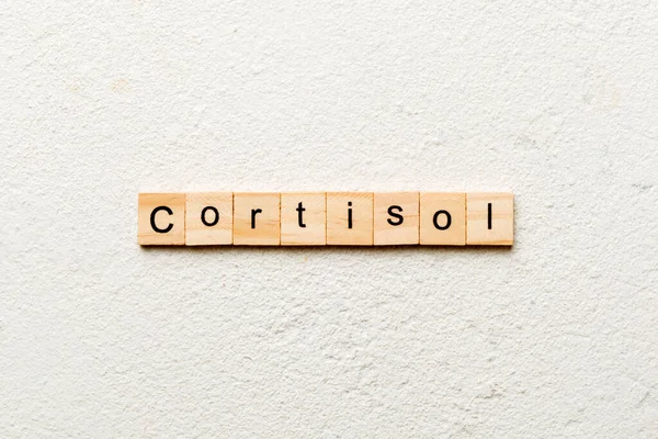Cortisol Wort Auf Holzblock Geschrieben Cortisol Text Auf Zementtisch Für — Stockfoto