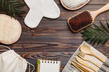 Sıfır atık. Çevre dostu günlük aksesuarlar. en üstteki görünüm.