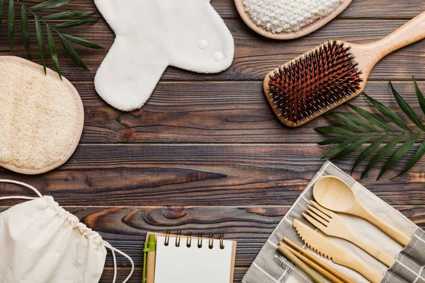 Sıfır atık. Çevre dostu günlük aksesuarlar. en üstteki görünüm.