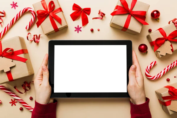 Boże Narodzenie Zakupy Online Domu Ręce Kobiet Trzymając Tablet Pustym — Zdjęcie stockowe