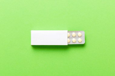 Boş Beyaz Ürün Paket Model Kutusu. Kabarcık görünümlü boş ilaç kutusunu aç.