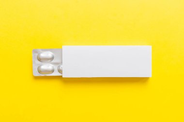 Boş Beyaz Ürün Paket Model Kutusu. Kabarcık görünümlü boş ilaç kutusunu aç.