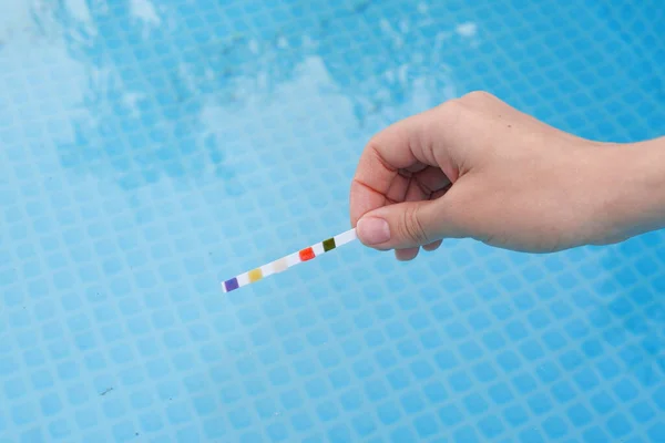 Analyse Des Wertes Und Des Chlors Des Wassers Einem Schwimmbad — Stockfoto