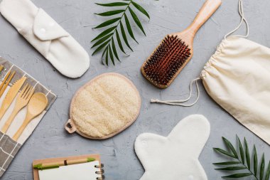 Sıfır atık. Çevre dostu günlük aksesuarlar. en üstteki görünüm.