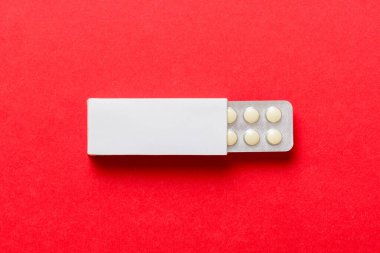 Boş Beyaz Ürün Paket Model Kutusu. Kabarcık görünümlü boş ilaç kutusunu aç.