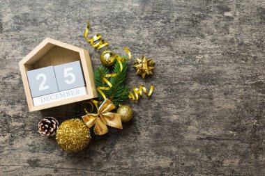 Christmas calendar 25 december. Christmas gift, fir branches, pine cones. Flat lay, top view. New Year decorations on a colored background.