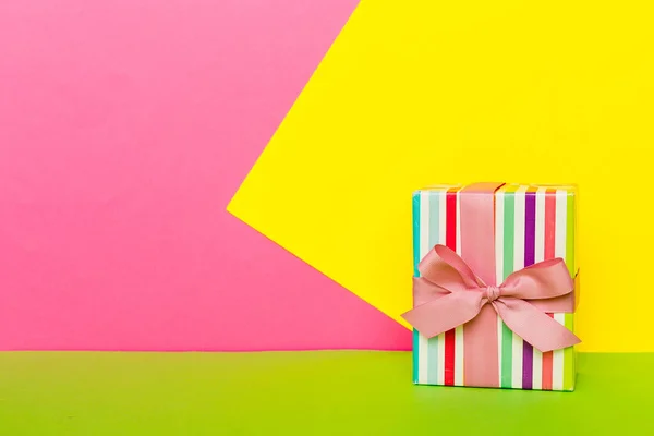 Holiday Paper Present Tied Pink Ribbon Bow Top View Copy — 图库照片