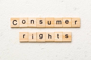 Tahta blokta yazan teselli hakkı sözcüğü. masadaki teselli hakları metni, konsept.