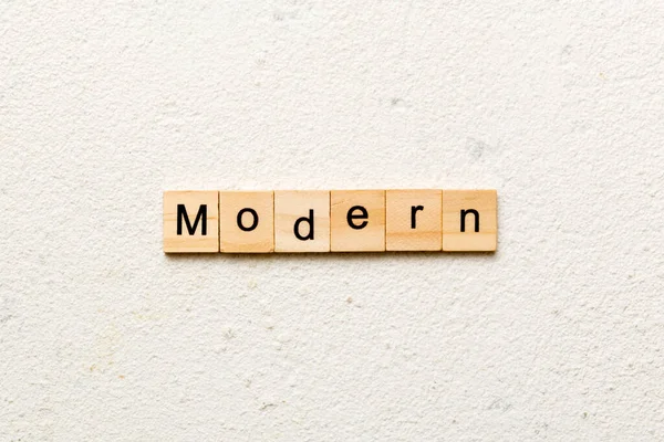 Palabra Moderna Escrita Bloque Madera Texto Moderno Mesa Cemento Para — Foto de Stock