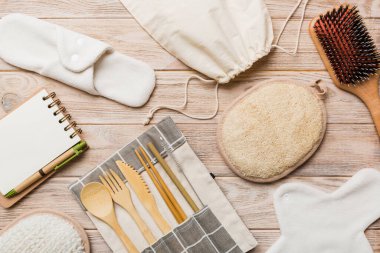 Sıfır atık. Çevre dostu günlük aksesuarlar. en üstteki görünüm.