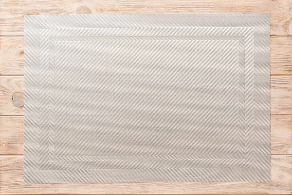木製の背景に食べ物のための灰色のテーブルクロスのトップビュー あなたのデザインのための空きスペース — ストック写真