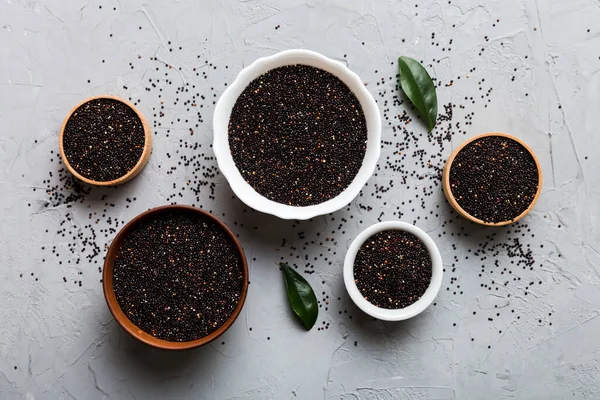Quinoa Frön Skål Färgad Bakgrund Hälsosam Kinwa Liten Skål Hälsosam — Stockfoto